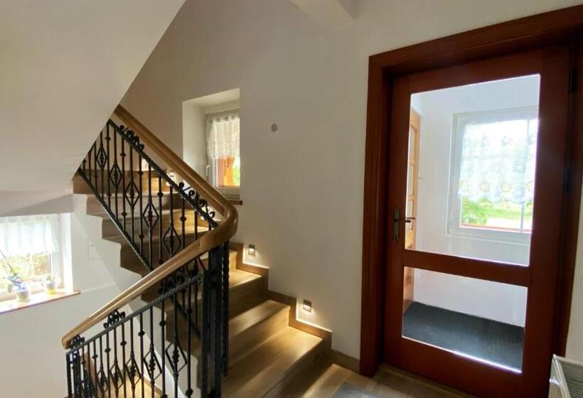 تختخواب و صبحانه Pensjonat Merkury