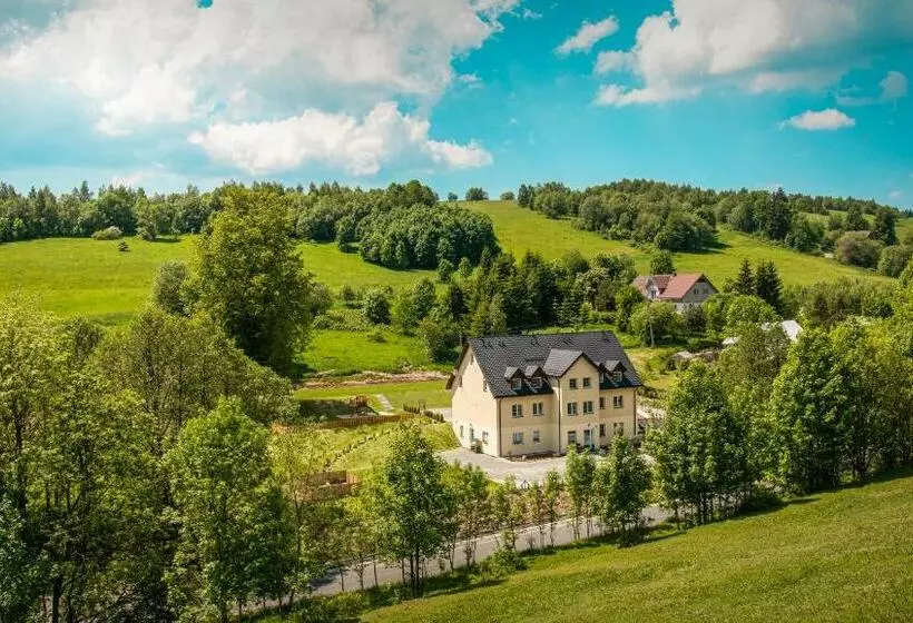 تختخواب و صبحانه Róża Sudetów