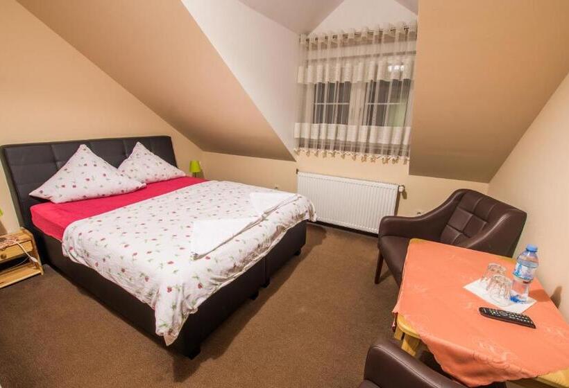 Dwór Skalny Apartamenty, Pokoje I Restauracja Karczma Skalna