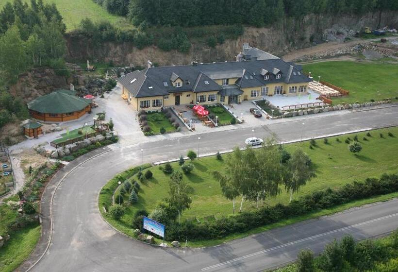 Dwór Skalny Apartamenty, Pokoje I Restauracja Karczma Skalna