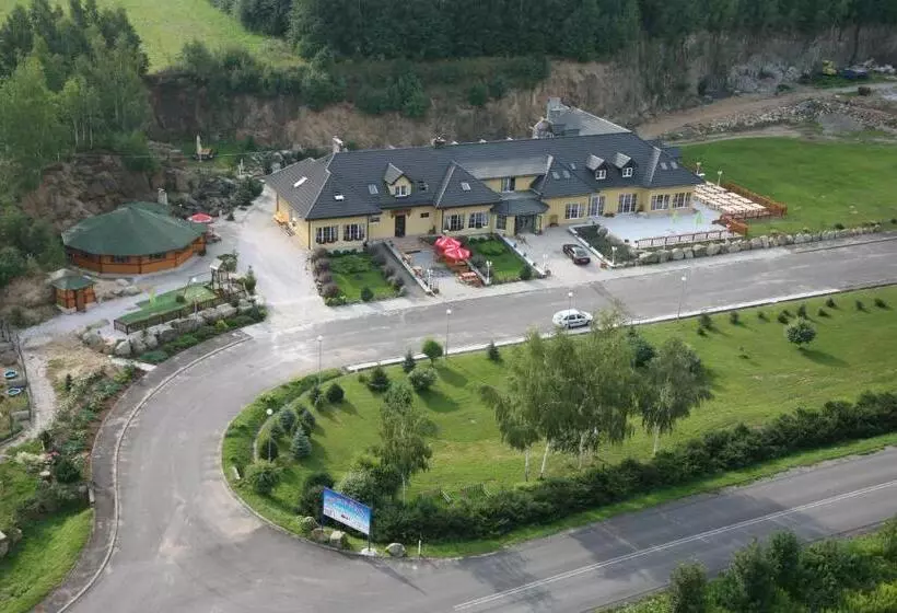 Dwór Skalny Apartamenty, Pokoje I Restauracja Karczma Skalna