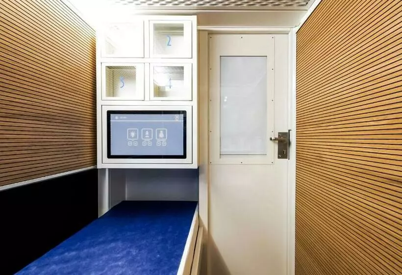 カプセルホテル Resting Pods Zzzleepandgo Modlin Airport Wmi