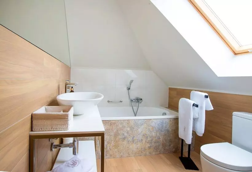 Hotelli I Restauracja Na Skarpie