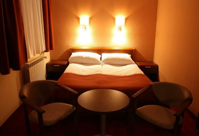 فندق على الطريق Impresja