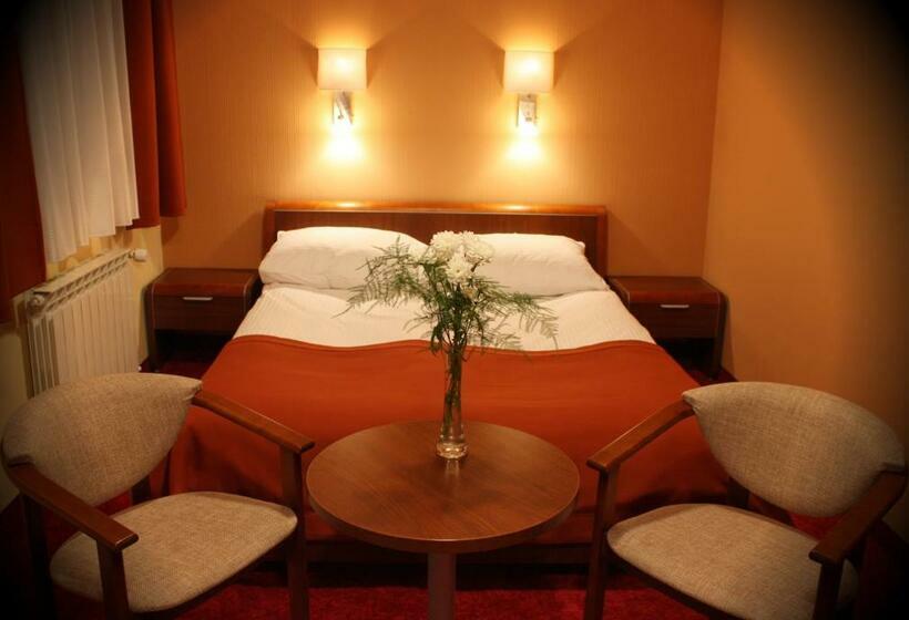 فندق على الطريق Impresja