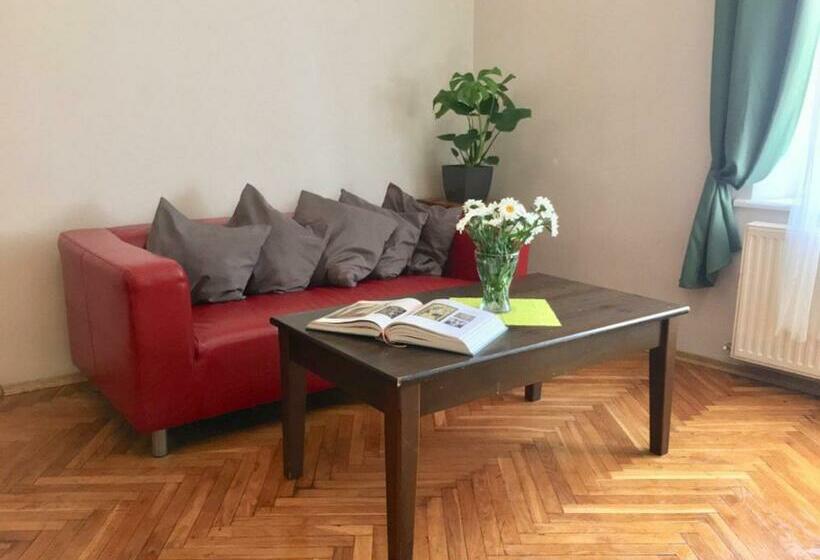 فندق صغير Green House