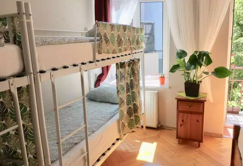 هاستل Green House