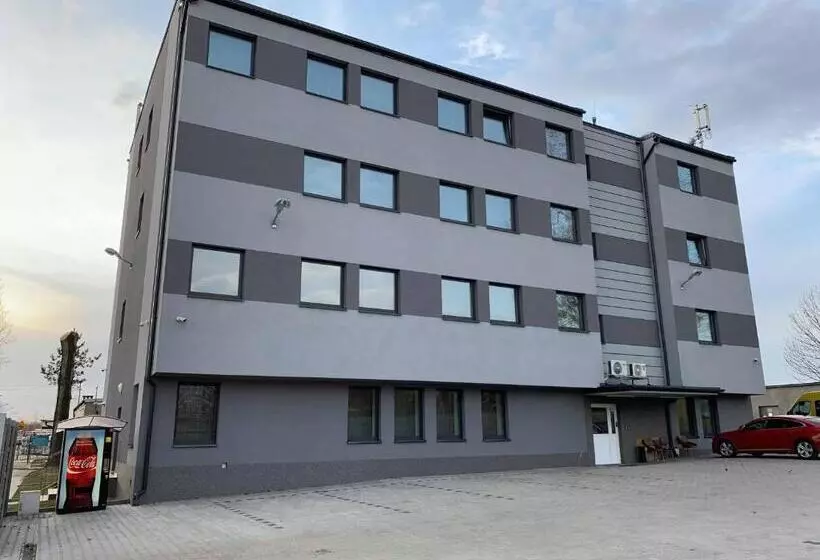 Retkeilymaja Noclegi Europol