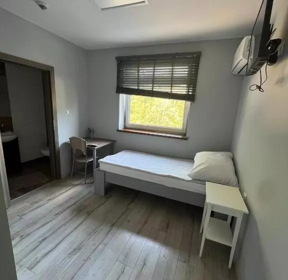 Retkeilymaja Noclegi Europol