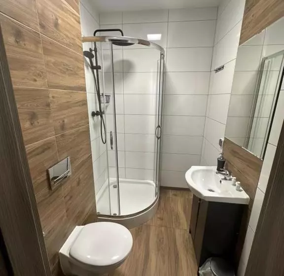 Retkeilymaja Noclegi Europol