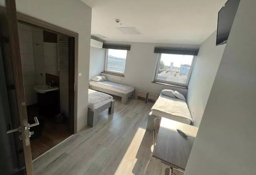 Retkeilymaja Noclegi Europol