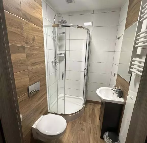 Retkeilymaja Noclegi Europol