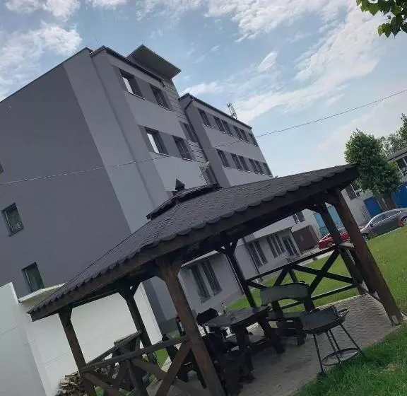 Retkeilymaja Noclegi Europol