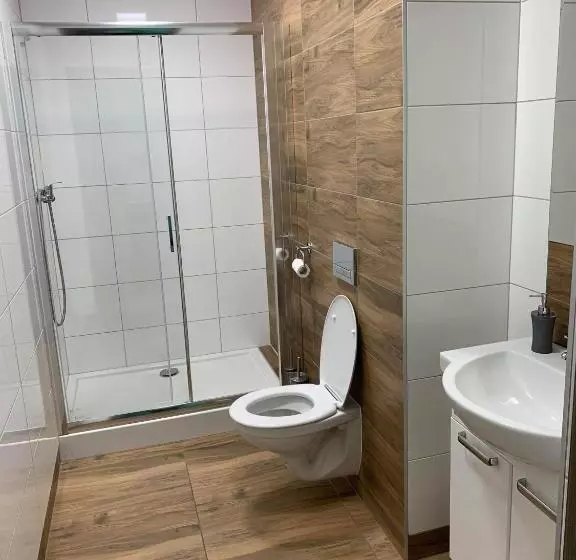 Retkeilymaja Noclegi Europol