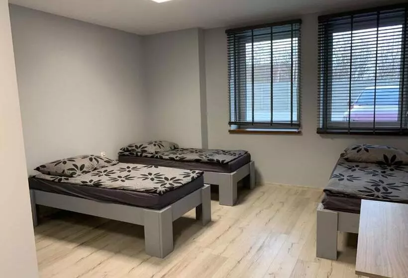 Retkeilymaja Noclegi Europol