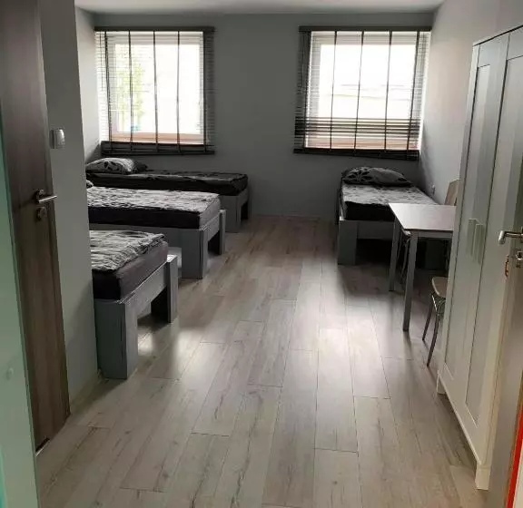 Retkeilymaja Noclegi Europol