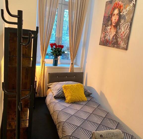 هاستل Topolove Rooms & Apartments