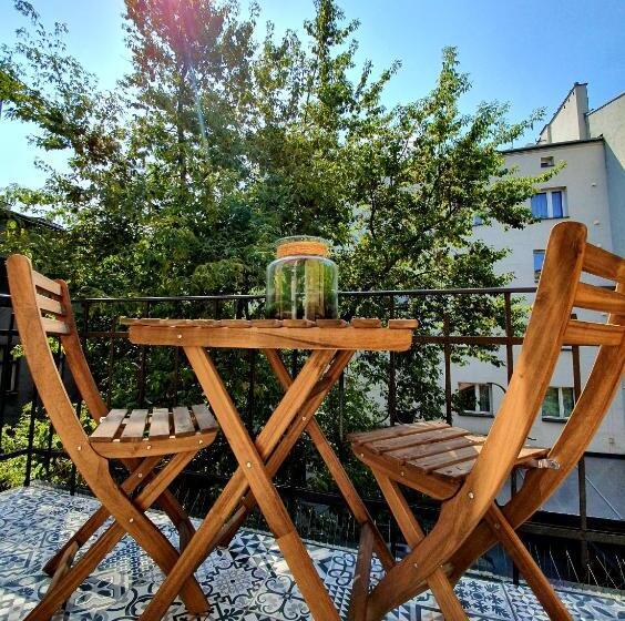 هاستل Topolove Rooms & Apartments