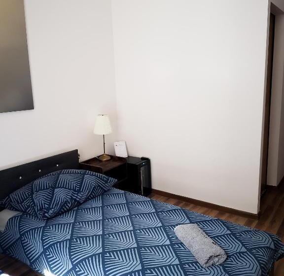 هاستل Topolove Rooms & Apartments