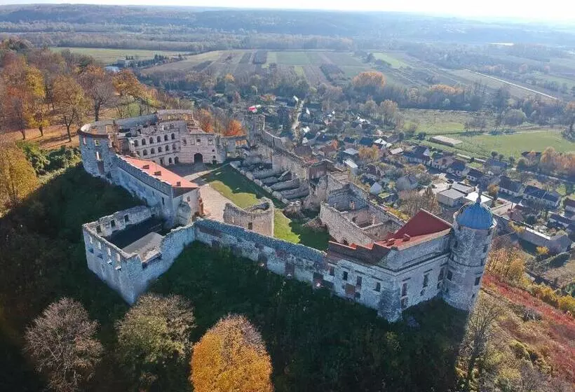 Aamiaismajoitus (B&B) Apartamenty Pod Zamkiem W Janowcu