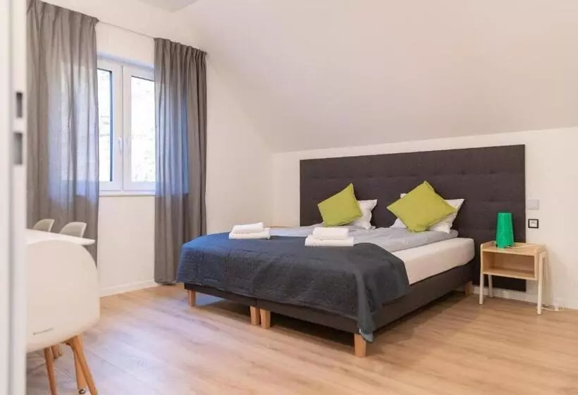 Aamiaismajoitus (B&B) Apartamenty Pod Zamkiem W Janowcu