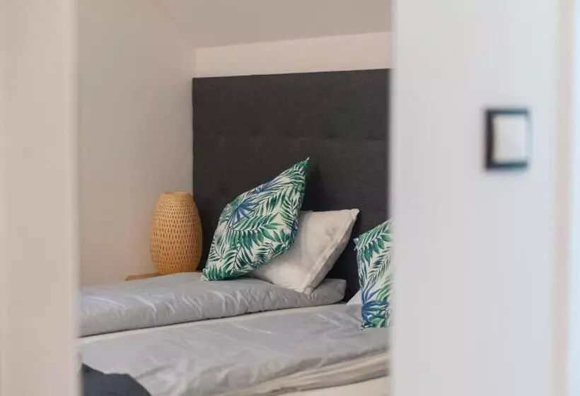 Aamiaismajoitus (B&B) Apartamenty Pod Zamkiem W Janowcu