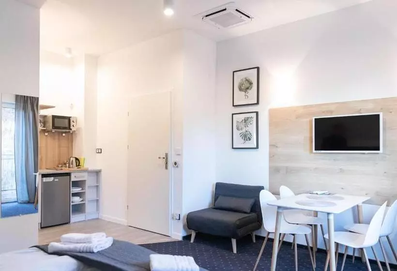 Aamiaismajoitus (B&B) Apartamenty Pod Zamkiem W Janowcu