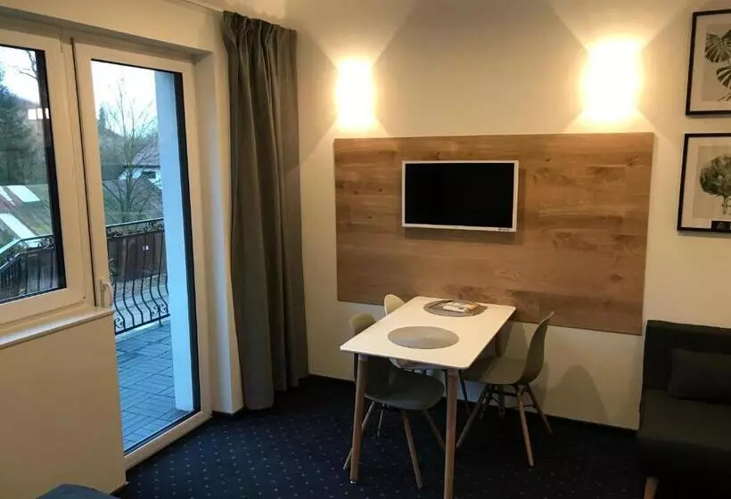 Aamiaismajoitus (B&B) Apartamenty Pod Zamkiem W Janowcu