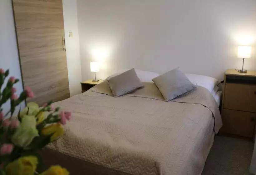 Aamiaismajoitus (B&B) Dom Gościnny Posejdon