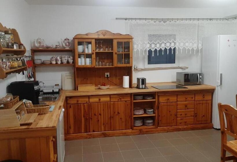 Bed and Breakfast Dworek Pod świerkami