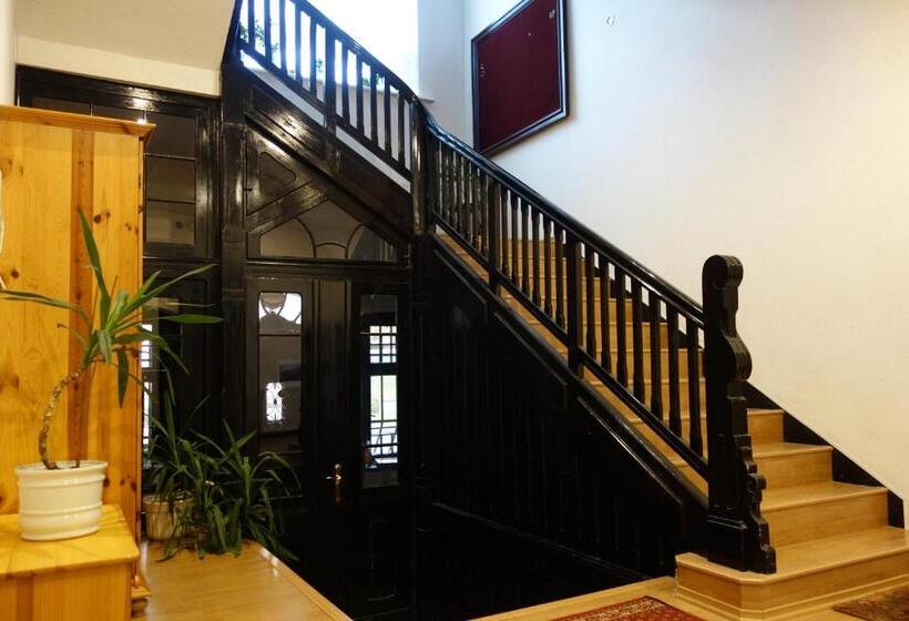 Bed and Breakfast Dworek Pod świerkami