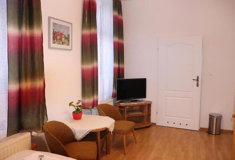 Bed and Breakfast Dworek Pod świerkami