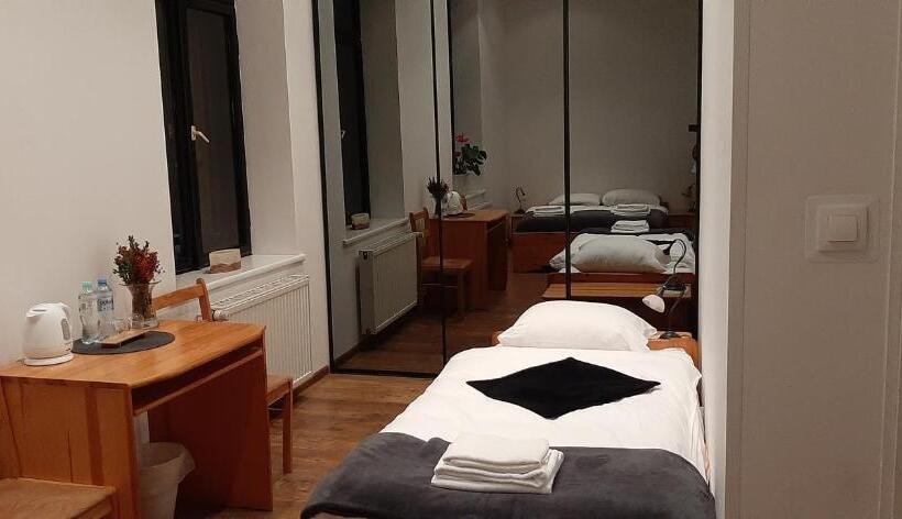 Bed and Breakfast Dworek Pod świerkami