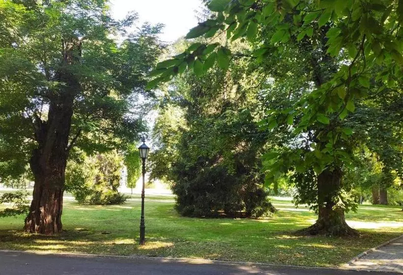 ベッドアンドブレックファースト Pokoje Gościnne Pałac W Balicach Instytut Zootechniki Pib