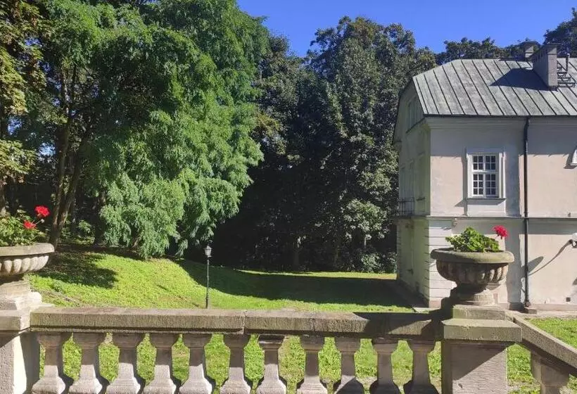 ベッドアンドブレックファースト Pokoje Gościnne Pałac W Balicach Instytut Zootechniki Pib