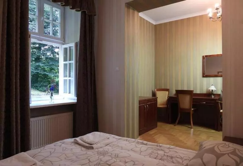 ベッドアンドブレックファースト Pokoje Gościnne Pałac W Balicach Instytut Zootechniki Pib