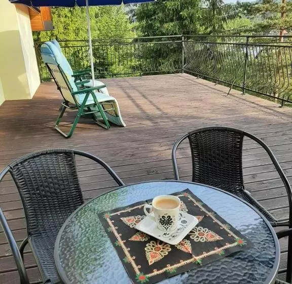 Aamiaismajoitus (B&B) Willa Tomida