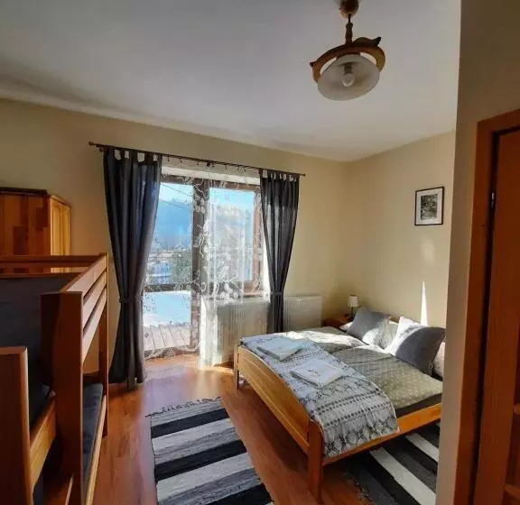 Aamiaismajoitus (B&B) Willa Tomida