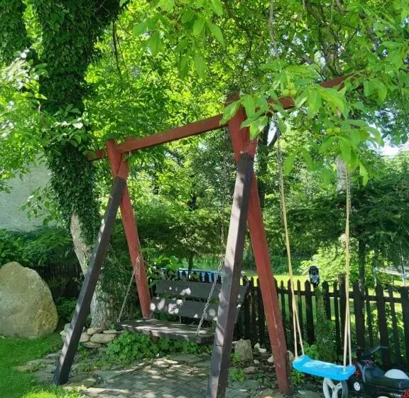 ホテル Agroturystyka U Strażaka