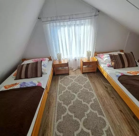 Hotelli Domek Pod świerkami