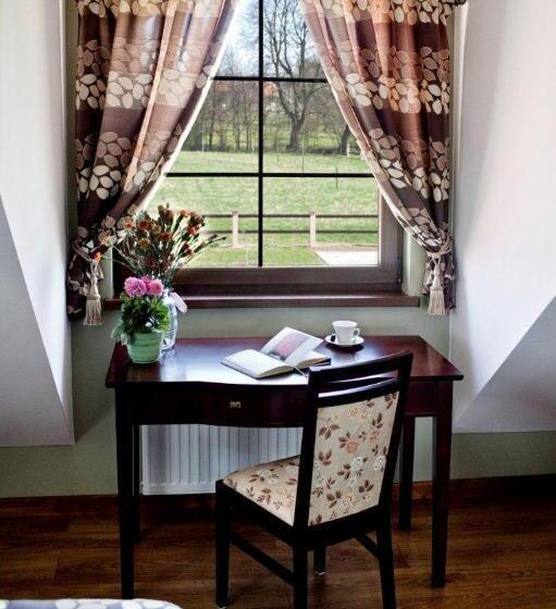 ホテル Pensjonat Enklawa