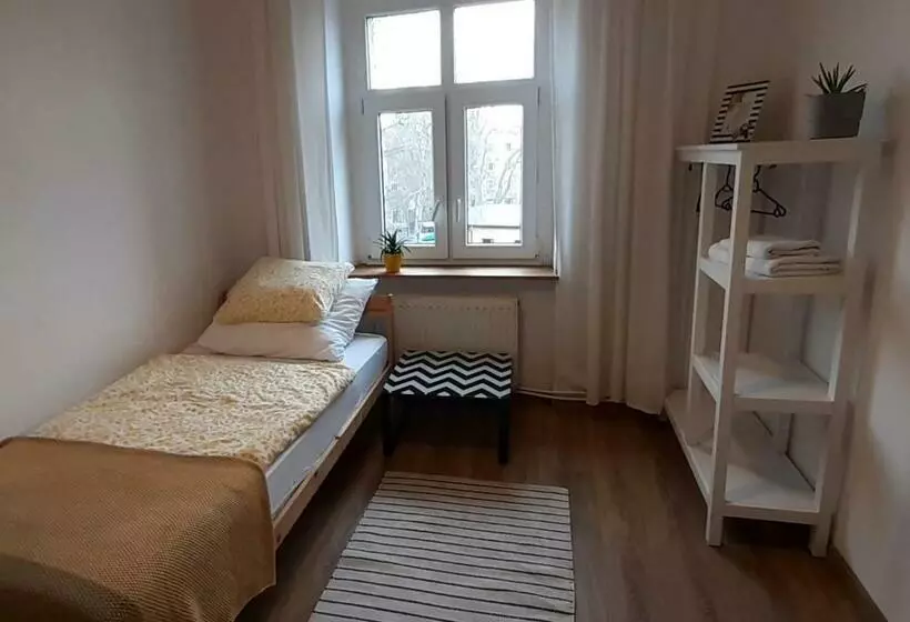 Lemuria Hostel Szkolna Centrum