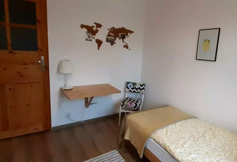 Lemuria Hostel Szkolna Centrum