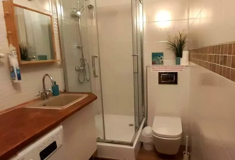 Lemuria Hostel Szkolna Centrum