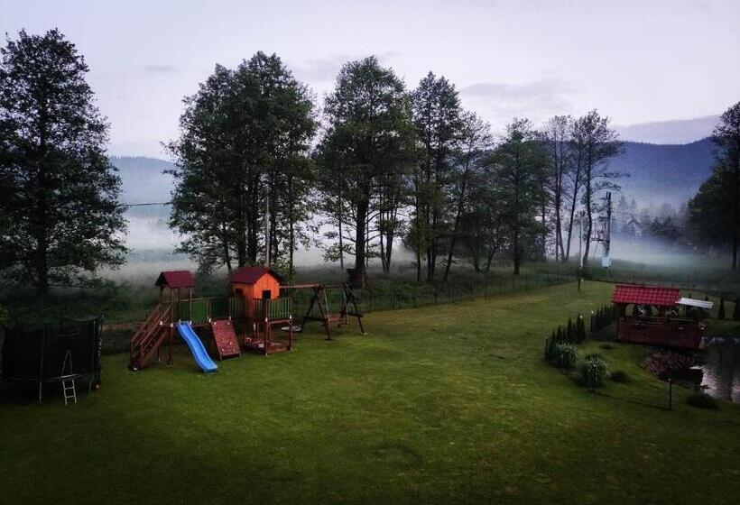 بنسيون Nad Cedronem