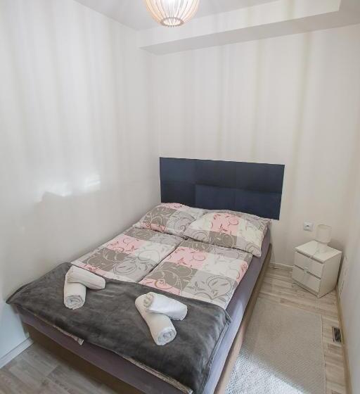 بنسيون Nad Cedronem