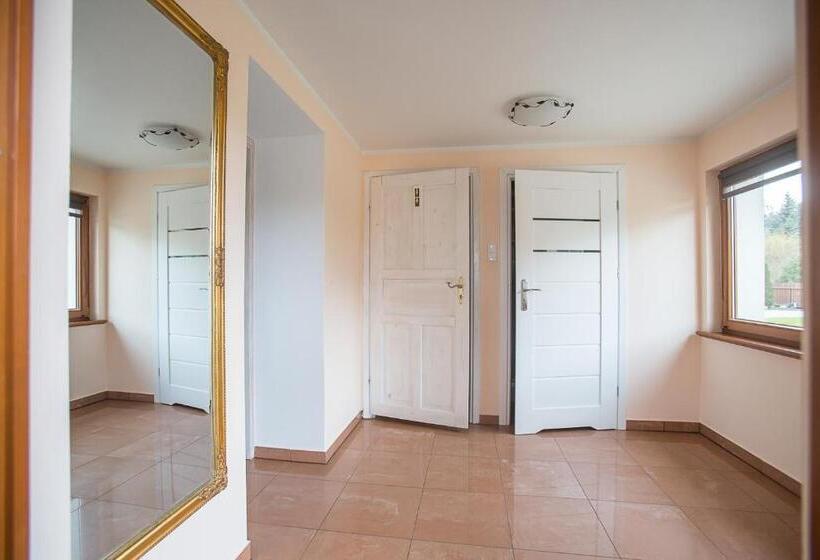 بنسيون Nad Cedronem