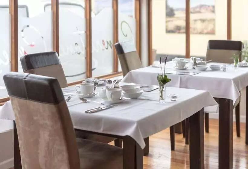 تختخواب و صبحانه Cornerstone Guesthouse