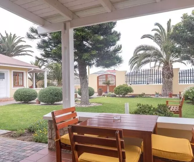 تختخواب و صبحانه Cornerstone Guesthouse