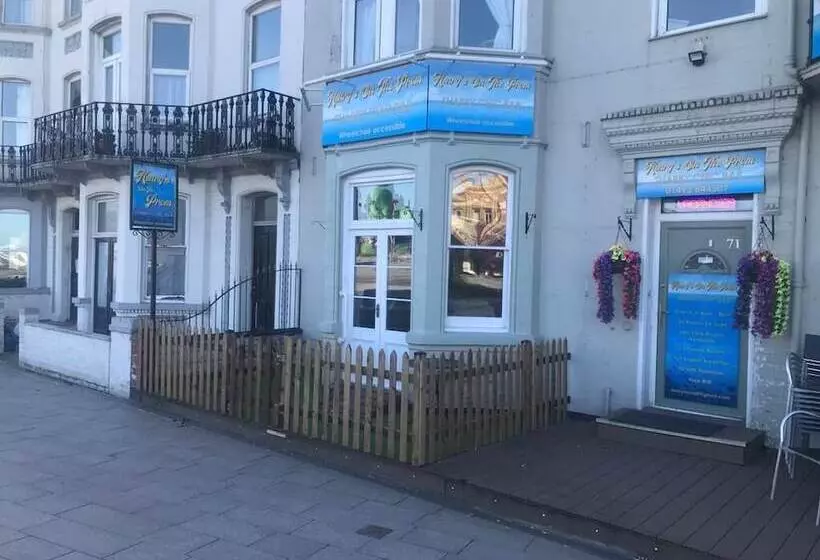 Bed and Breakfast Henry S On The Prom